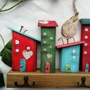 Multikolowe domki - wieszak NO 1