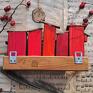 Pracownia na deskach: Wieszak z czerwonymi domkami No 2 - drewniane domki ręcznie malowane