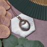 Metal Earth Miedziany wisiorek wire wrapping z opalem dendrytowym #417 - amulet wisior vintage