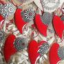 pomysł na prezent święta ceramiczny naszyjnik z czerwonym sercem asymetryczne serduszko vintage romantyczna czerwone serce