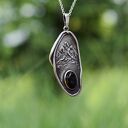 Srebrna zawieszka z górami i onyksem