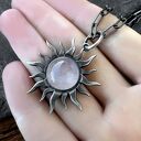 Duży, srebrny wisior symbol Słońca z kwarcem różowym 12 mm