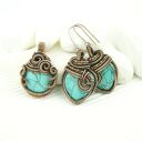 Wisiorek z howlitem turkusowym - wire wrapping z oksydowanej miedzi