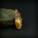 Wisiorek z żółtym agatem wire wrapping - ciepła energia w Twoim stylu