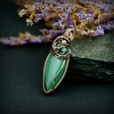 Wisiorek z zielonym agatem wire wrapping - rękodzieło