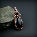 Wisiorek z onyksem - miedziany wire wrapping i hematyt