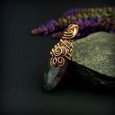 Fluorytowy wisiorek w technice wire wrapping