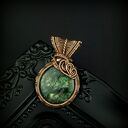 Wisiorek ze szmaragdem - duży wisior wire wrapping z miedzi i hematytem