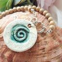 Naszyjnik ceramiczny ze spiralą i egzotycznym drewnem