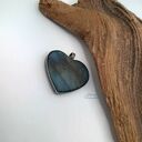 Labladoryt zamknięty w sercu