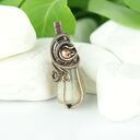 Wisiorek z kamieniem księżycowym - miedziany wire wrapping