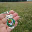 Ręcznie haftowany wisior Zielona Sowa - biżuteria boho na filcu