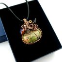 Wisiorek z unakitem - dynia