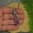 Wisiorek Talizman z surowym ametystem - wire wrapping ze stali chirurgicznej