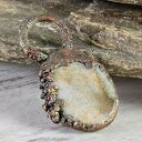 Wisior malowany miedzią