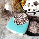 Pastelowy niebieski wisiorek boho - postarzany ceramiczny naszyjnik