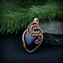 Wisiorek z nocą kairu - miedziany wire wrapping, serce i złoty hematyt