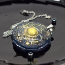 Duży, kosmiczny wisiorek z żywicy - okrągły