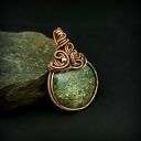 Wisiorek ze szmaragdem - duży wisior wire wrapping z miedzią i hematytem