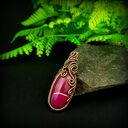 Wisiorek z różowym agatem - ręcznie robiony wire wrapping