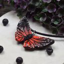 Wisiorek Motyl w odcieniach czerni i czerwieni