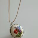 Ręcznie haftowany wisior SYMPATIA