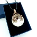 Wisiorek z howlitem wire wrapping - oksydowana miedziana oprawa