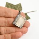 Srebrny Sekretnik w Kształcie Książki