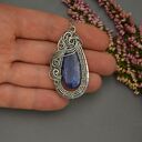 Duży wisior z kyanitem w wire wrapping - unikatowy prezent dla niej