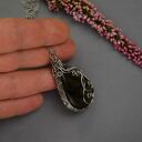 Wisiorek z labradorytem w wire wrapping ze stali chirurgicznej - prezent dla niej