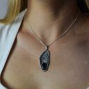 Srebrna zawieszka z górami i onyksem