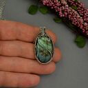 Wisiorek z labradorytem - wire wrapping ze stali chirurgicznej