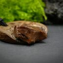 Ręcznie rzeźbiony wisiorek z obsydianem mahoniowym - biżuteria z duszą natury