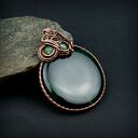 Wisiorek z dużym zielonym agatem w technice wire wrapping