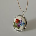 Ręcznie haftowany wisior SYMPATIA