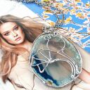 Wisiorek z łańcuszkiem: agat niebieski z kwiatowym motywem (Tiffany)