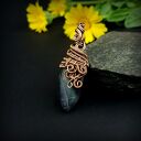 Fluorytowy wisiorek wire wrapping w miedzianej oprawie