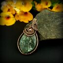 Ręcznie robiony wisiorek ze szmaragdem w miedzi (wire wrapping)