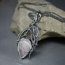 Ręcznie robiony wisior z kwarcem różowym „Nereb” - oksydowane srebro i wire wrapping