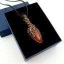 Ręcznie robiony wisiorek z karneolem w wire wrapping