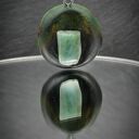 Szmaragd naturalny - wisiorek z drewna brzozy, pirografia (handmade)