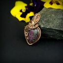 Zoisyt z rubinem wisiorek wire wrapping - serce z oksydowanej miedzi