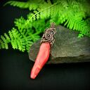 Wisiorek z koralem - handmade wire wrapping z miedzi