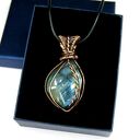 Wisiorek z labradorytem - wire wrapping, miedziana oprawa (ok. 5,5 cm)
