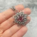 Medalion chainmaille - kryształ Swarovskiego