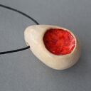 Łezka - ceramiczny wisiorek minimalistyczny (beż i czerwień)