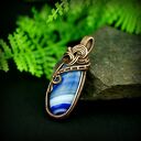 Wisiorek z niebieskim agatem w technice wire wrapping
