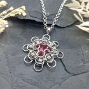 Medalion chainmaille - kryształ Swarovskiego