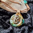  Ceramiczny wisior amulet - Runa Berkano (Wzrost i Nowe Początki) z koralikami