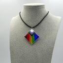 Wisiorek tęczowy Pride z żywicy LGBT - handmade na rzemieniu 45 cm